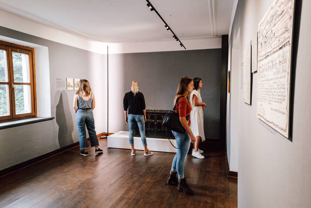 Das Museum ist von 3. Mai bis 28. Oktober jeweils am Dienstag von 16 bis 19 Uhr und am Samstag von 9 bis 13 Uhr geöffnet. ⇒Büro Ludwina