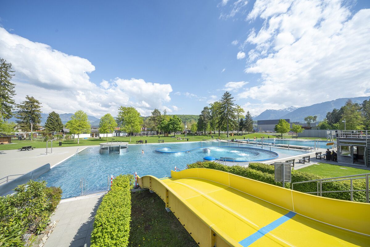 Das Waldbad bietet eine Abkühlung an heißen Sommertagen.⇒stadt fk