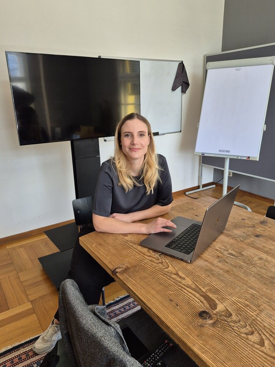 Den Host-Job hat Lena zurückgelegt. Die „Gelbe Fabrik“ ist ihr Arbeitsplatz geblieben.