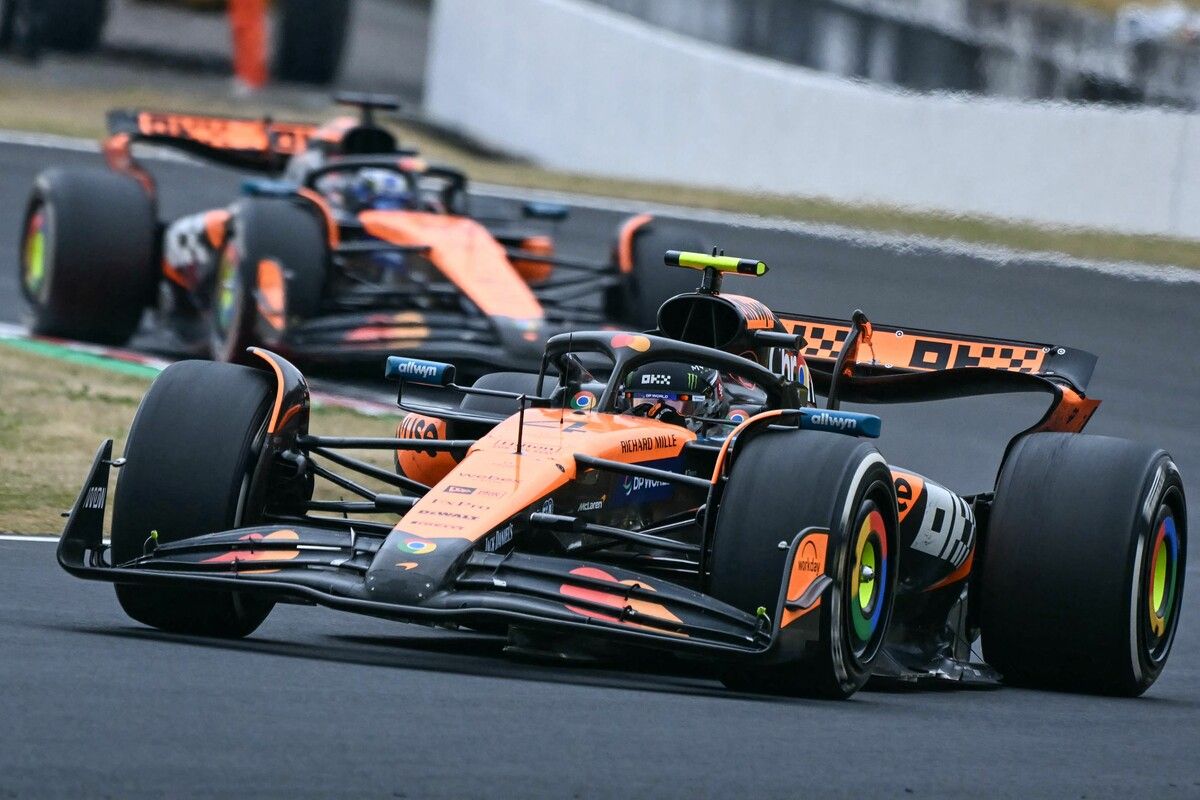 Der Australier Oscar Piastri in seinem McLaren sieht ihn Bahrain leichte Vorteile für sein Team.⇒apa