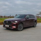 Mazda-SUV auf der Streckbank