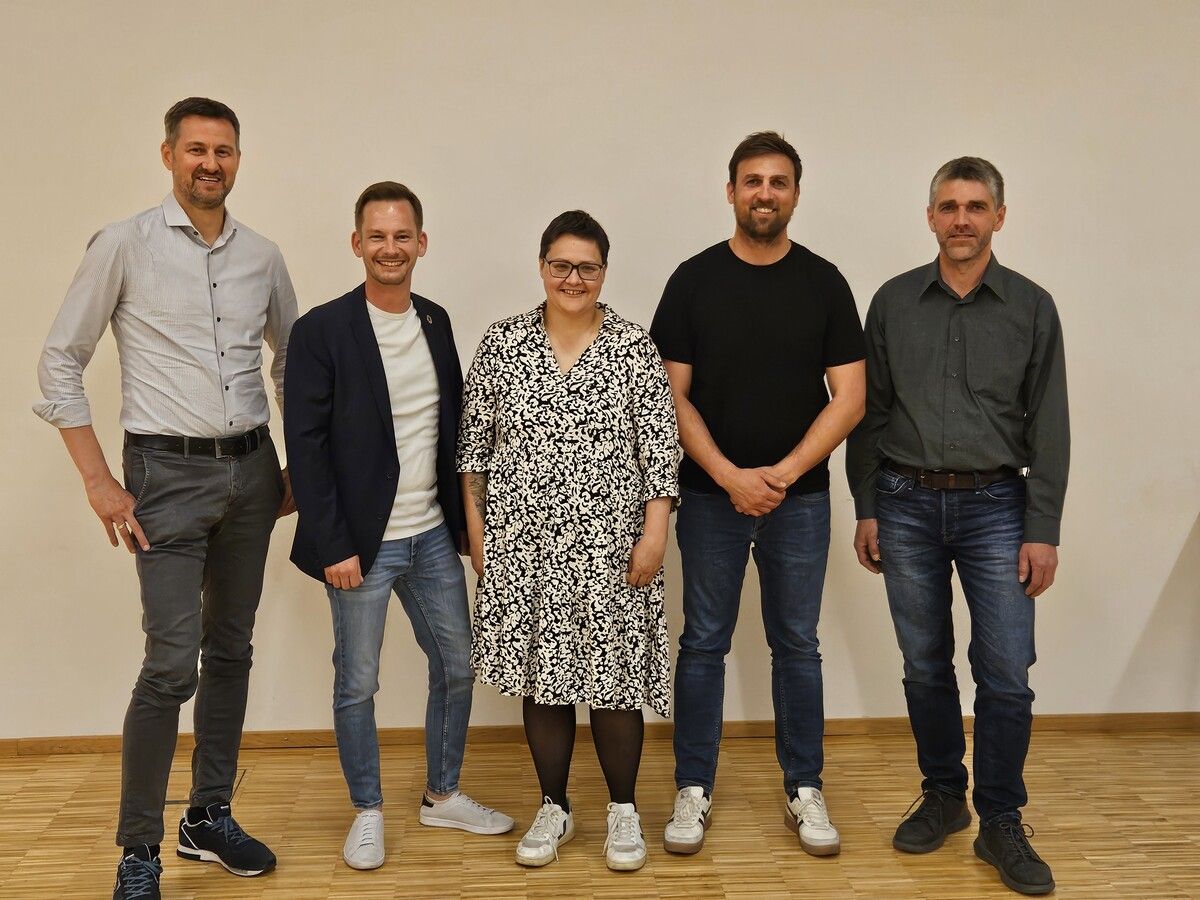 Der neue Gemeindevorstand: Vizebürgermeister Mathias Meusburger, Bürgermeister Philipp Fasser, Cornelia Faißt, Philipp Österle und Bernhard Nenning (v. l.).⇒me