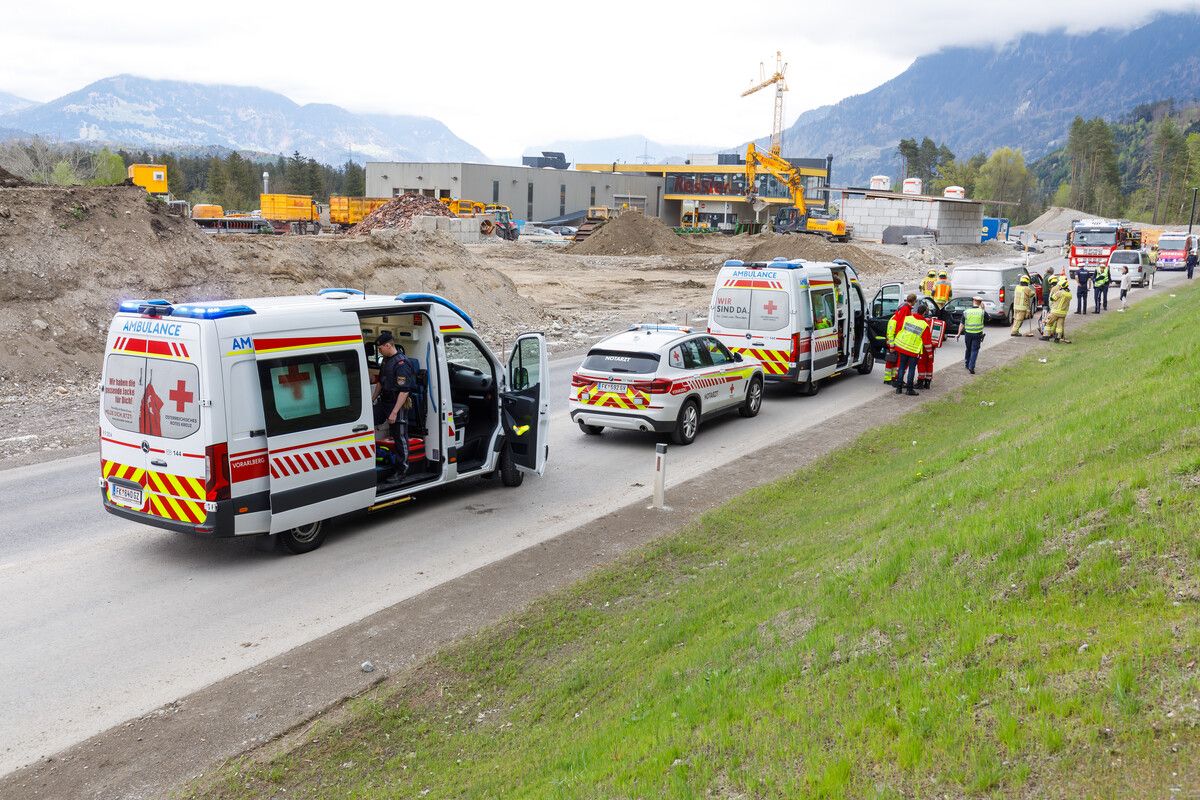 Der Unfall führte zu einem größeren Einsatz der Rettungskräfte. ⇒b. hofmeister