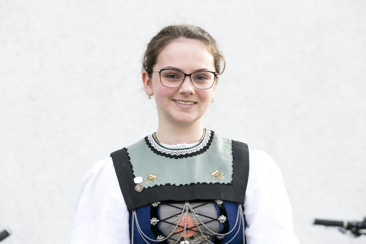 Die 23-jährige Andrea Aicher engagiert sich seit über 15 Jahren für die Trachtengruppe Nüziders. ⇒Trachtenv./Mathis