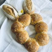 Ein schmackhafter Brötchen-Hase zu Ostern