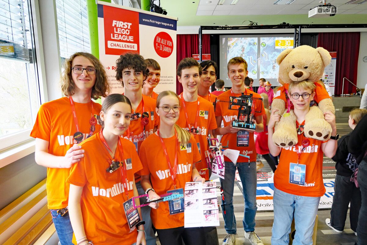Die Bundesmeister freuten sich über einen zwölften Platz beim FFL-DACH-Finale im deutschen Siegen.⇒LcF (3)