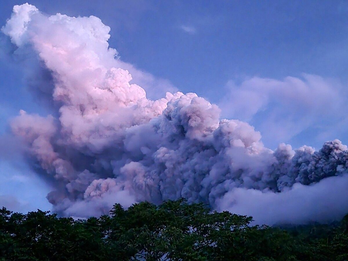 Die Eruption des Vulkans wurde von einem lauten Knall begleitet.⇒afp