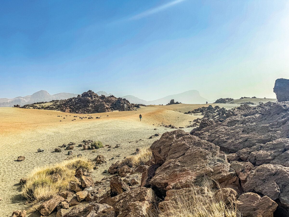 Die karge Landschaft rund um den Teide erinnert an eine Mondlandschaft.⇒