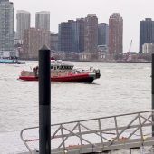 Hubschrauber stürzt bei  New York in den Hudson River