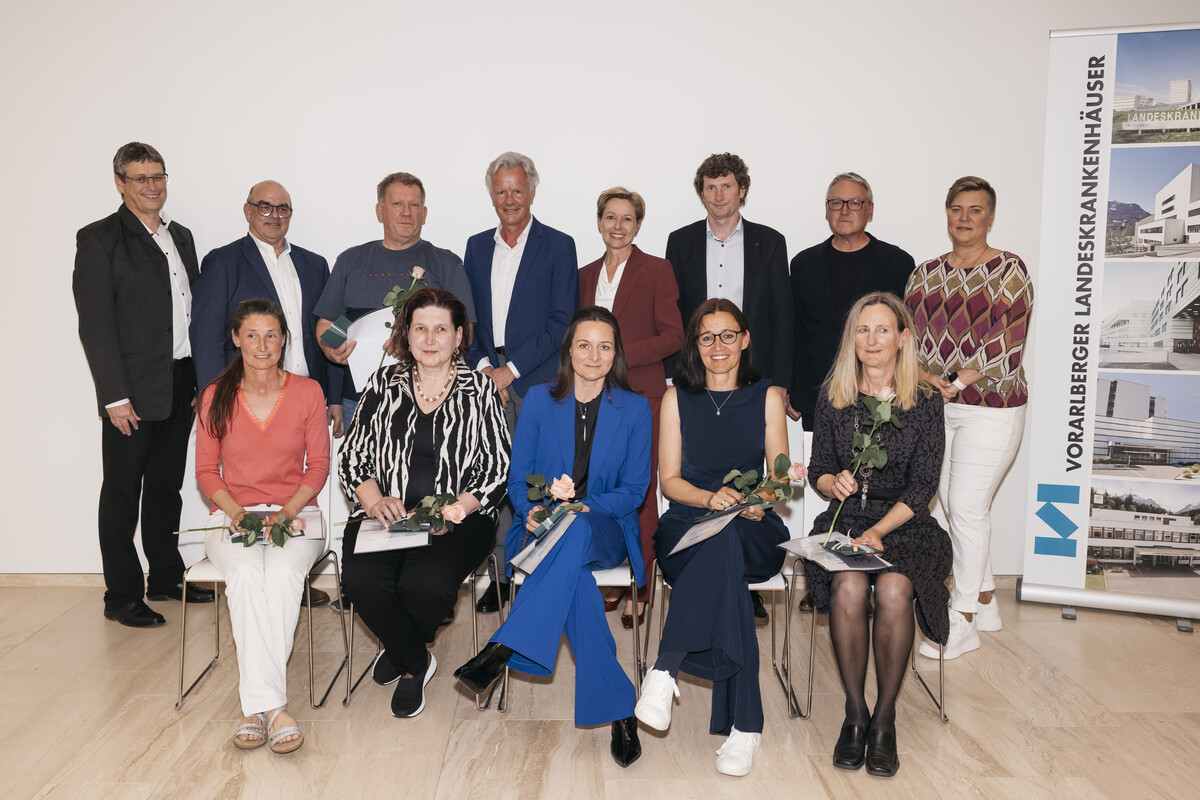 Diese Jubilare sind seit 30 Jahren am LKH Bregenz beschäftigt. →⇒KHBG
