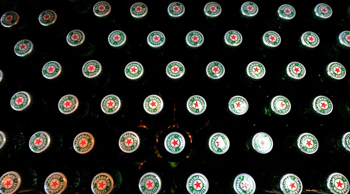 Durst ist vielen Biertrinkern vergangen: Heineken hat es gemerkt. ⇒AFP