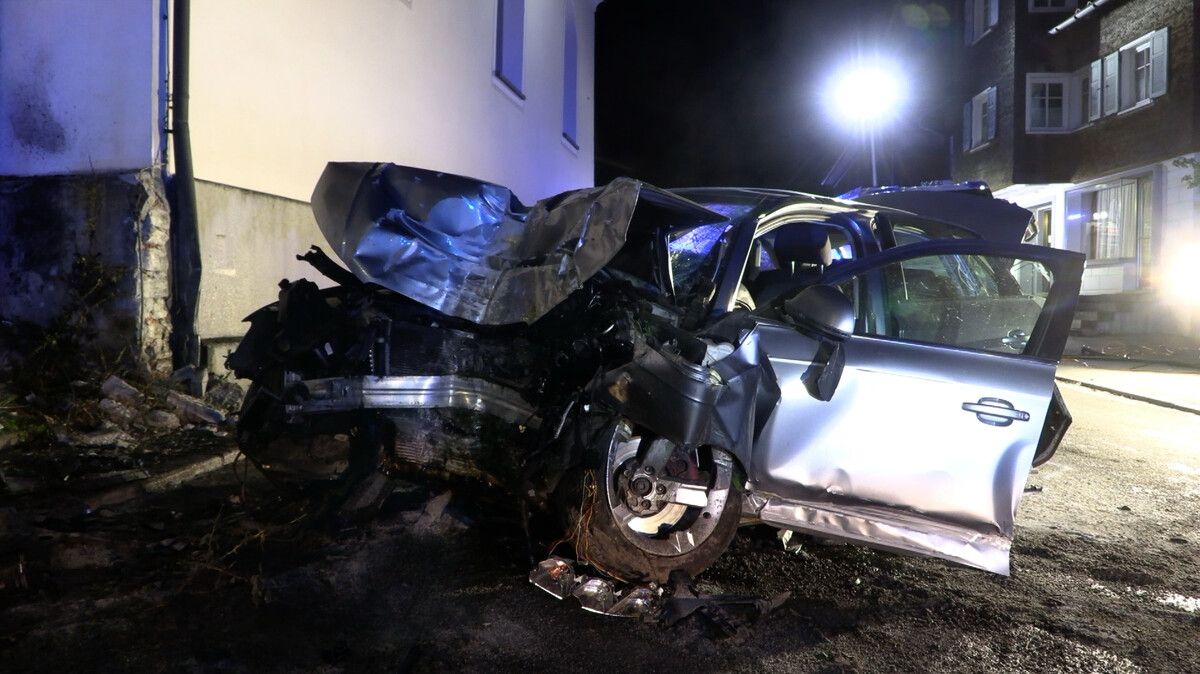 Der völlig zerstörte Audi hatte ein Bregenzer Kennzeichen. ⇒m. shourot
