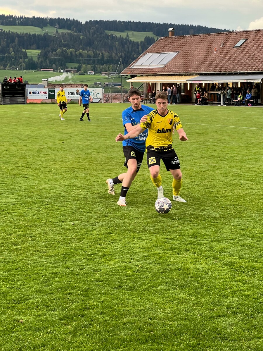 FC Höchst feiert wichtigen Auswärtssieg: Mit viel Leidenschaft holte sich Höchst drei Punkte.