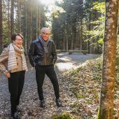 Im Klosterwald Bludesch finden Menschen ihre letzte Ruhe mitten in der Natur. »A5