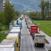Lkw-Fahrverbot zu Ostern führte danach zum Stauchaos. »A8