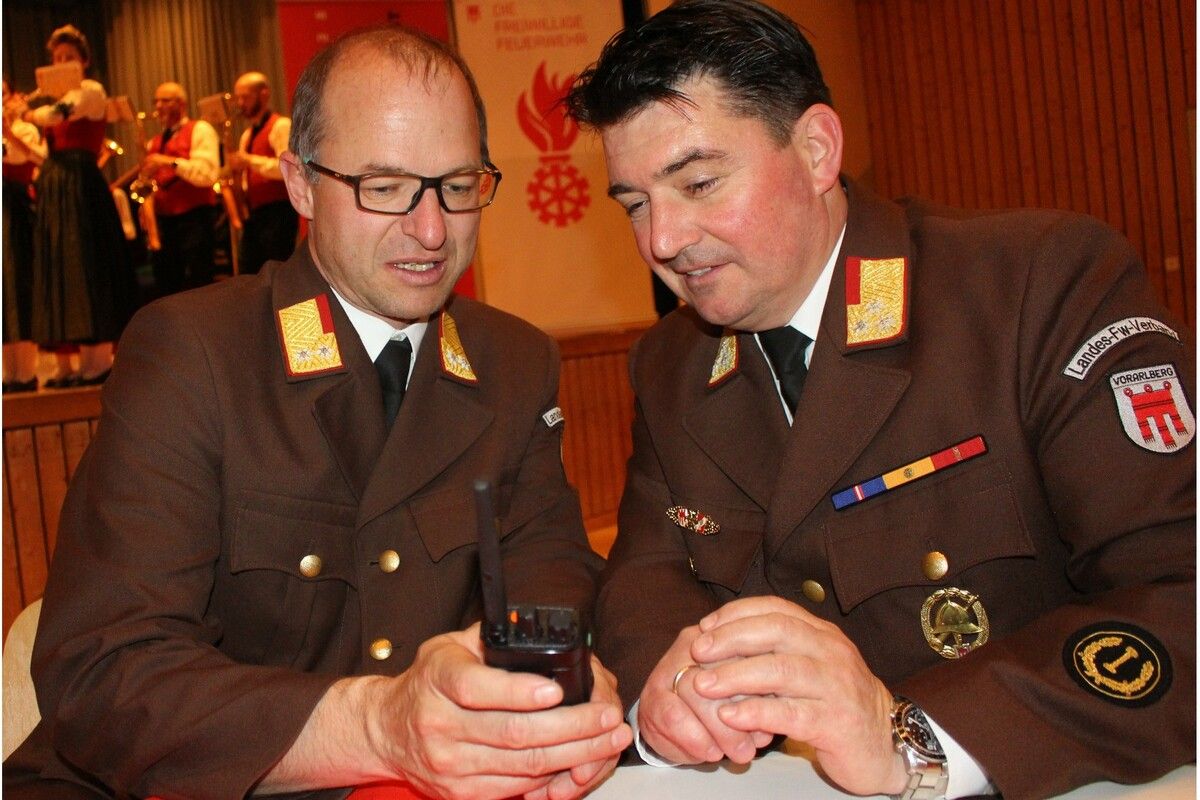 Gallus Beer und Reinhard Karg legten einen Ausbildungsschwerpunkt für das laufende Jahr dar: die Umstellung auf den Digitalfunk.