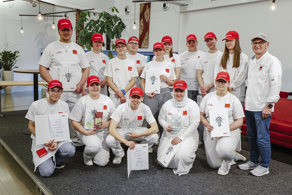 Gewonnen Beim Landeslehrlingswettbewerb der Bäcker siegte im zweiten Lehrjahr Enes Cetin (Ölz Meisterbäcker) vor Michael Moosbrugger (Konsumverein Mellau) und Serhat Kos (Ölz). Im dritten Lehrjahr holte Ceren Tura (Ölz) den Sieg vor Zeynep Yesilyurt (Bäckerei Waltner) und Leon Moosbrugger (Ölz). ⇒ wkv/rauch