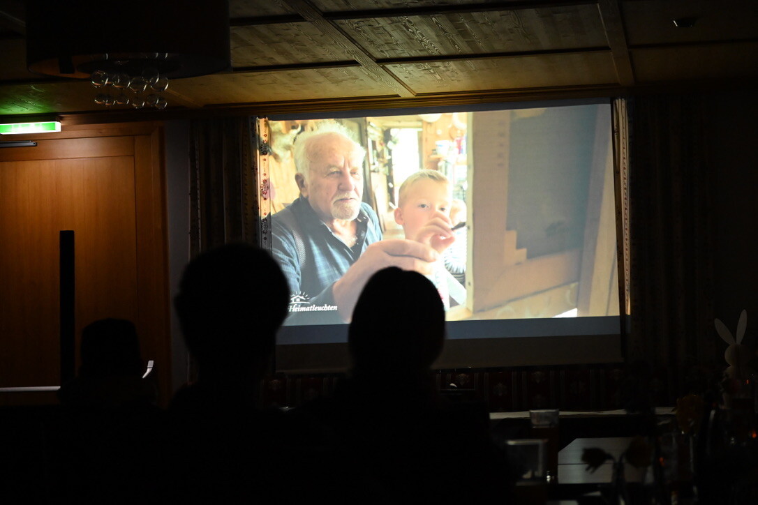 Im Gasthof Post wurde der Film einen Abend vor der Ausstrahlung im Fernsehen gezeigt.