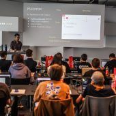 Jugendliche tauchen im Sommer wieder in Webdesign, Spiele und KI ein
