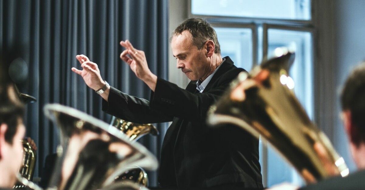 Jack Stroeher gastiert am Samstag mit „Happy Tubas“ in Nenzing.⇒em
