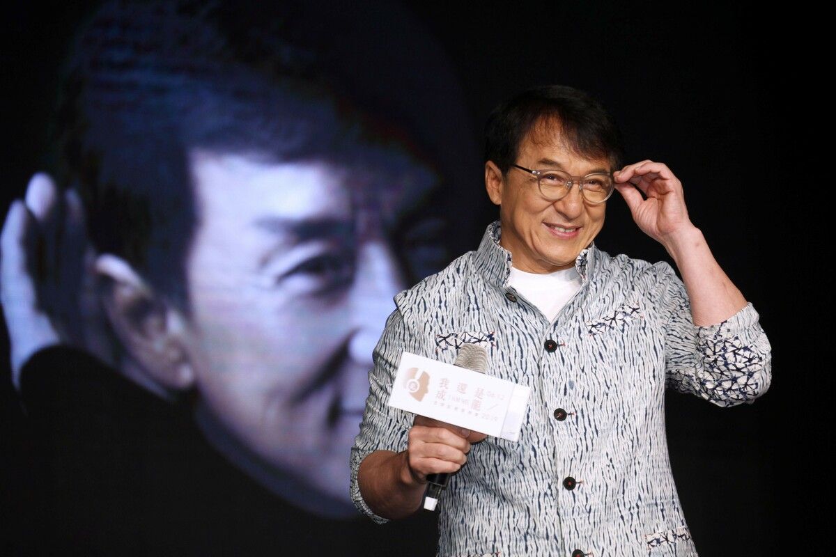 Jackie Chan will seinen Preis in Locarno persönlich entgegennehmen.⇒afp