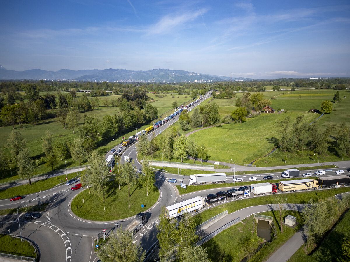 Kommt ein Feiertag auf Vorarlberg zu, ist dies ein übliches Bild bei Dornbirn-Nord - vor allem am Vormittag. ⇒VN