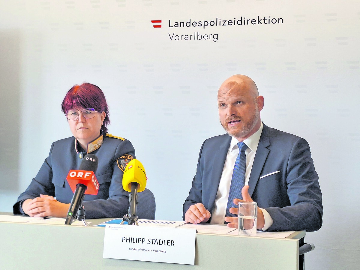 Landespolizeidirektorin Uta Bachmann und der Leiter des Landeskriminalamtes Vorarlberg, Philipp Stadler, erläuterten die Kriminalstatistik. ⇒vol.at/mayer