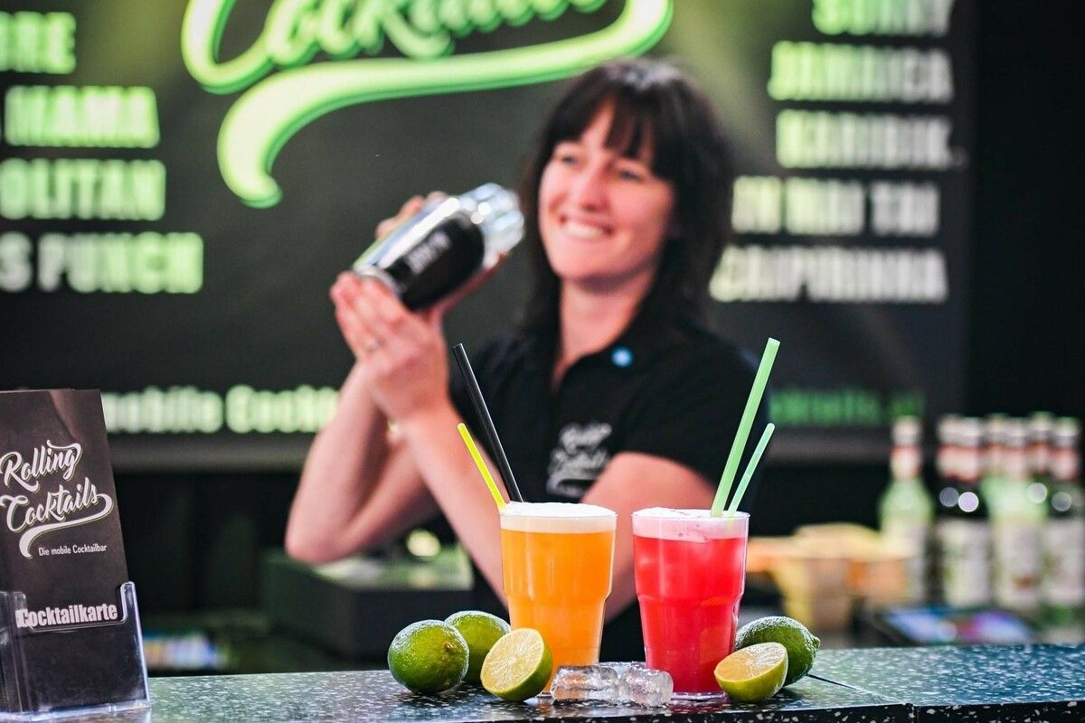 Melanie beim Cocktail-Catering auf der Dornbirner Messe. ⇒Rolling Cocktails