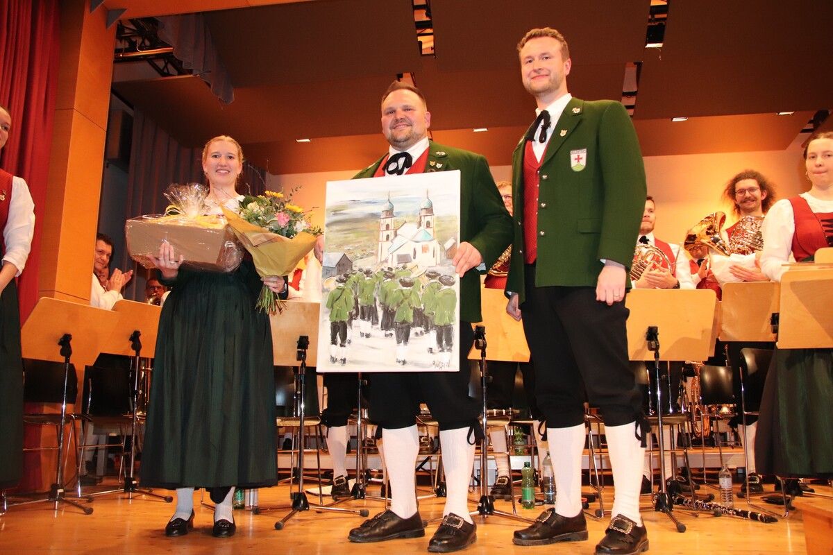 Michael Lenz (Bildmitte) wurde zum Ehrenobmann ernannt. ⇒NaM