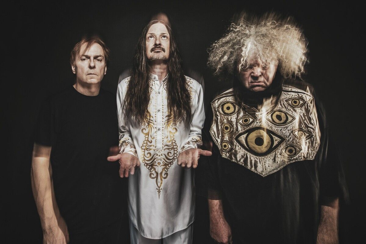Mit ihrem 27. Studioalbum Tarantula Heart bringen die Melvins die Festivalhalle mit wuchtigem Stoner-Rock zum Beben. ⇒Chris Casella