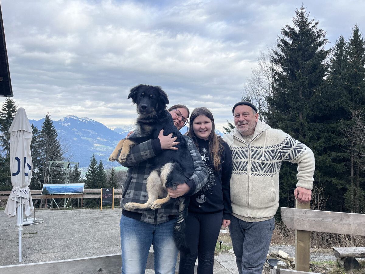 Nadine, Lena und Peter Müller bewirtschaften ab 15. April die Feldkircher Hütte über Amerlügen. ⇒VN-SAH