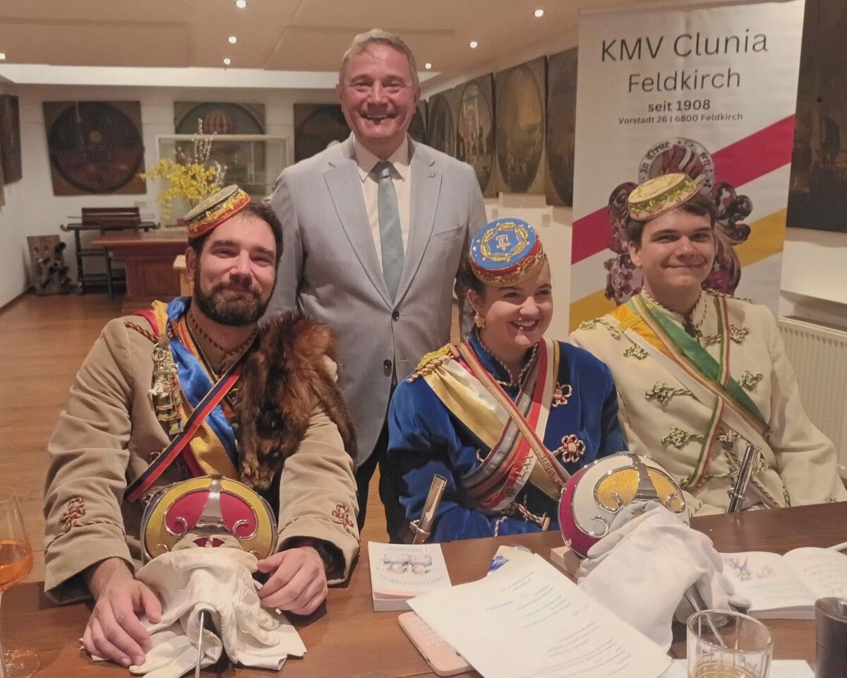 Nationalrat Norbert Sieber mit Xaver Gunz, Sophia Stieger und Nico Galehr. ⇒KMV Clunia