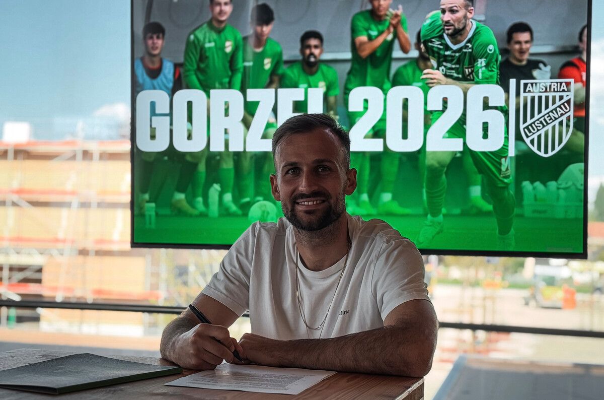 Nico Gorzel anlässlich seiner Vertragsverlängerung bei der Austria.⇒Club