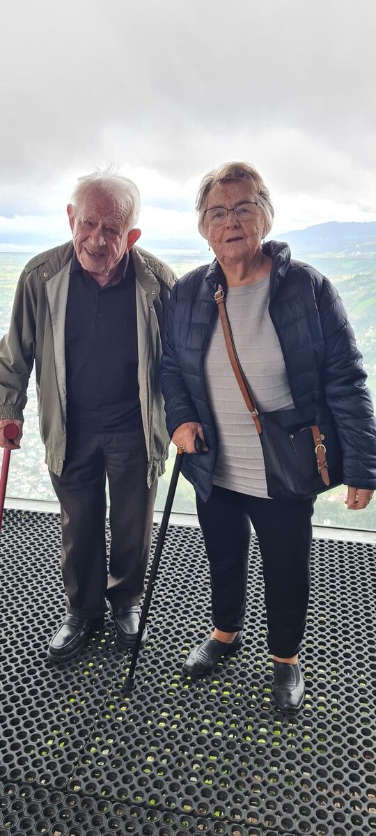 Norbert mit seiner Herta bei einem Ausflug auf den Karren.