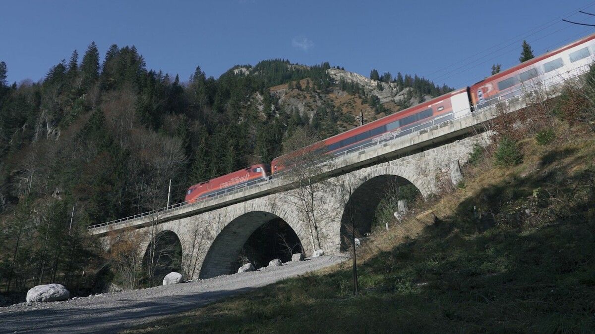 ÖBB führen umfassende Streckenarbeiten auf der Arlbergbahnstrecke durch. ⇒ÖBB/Kapferer