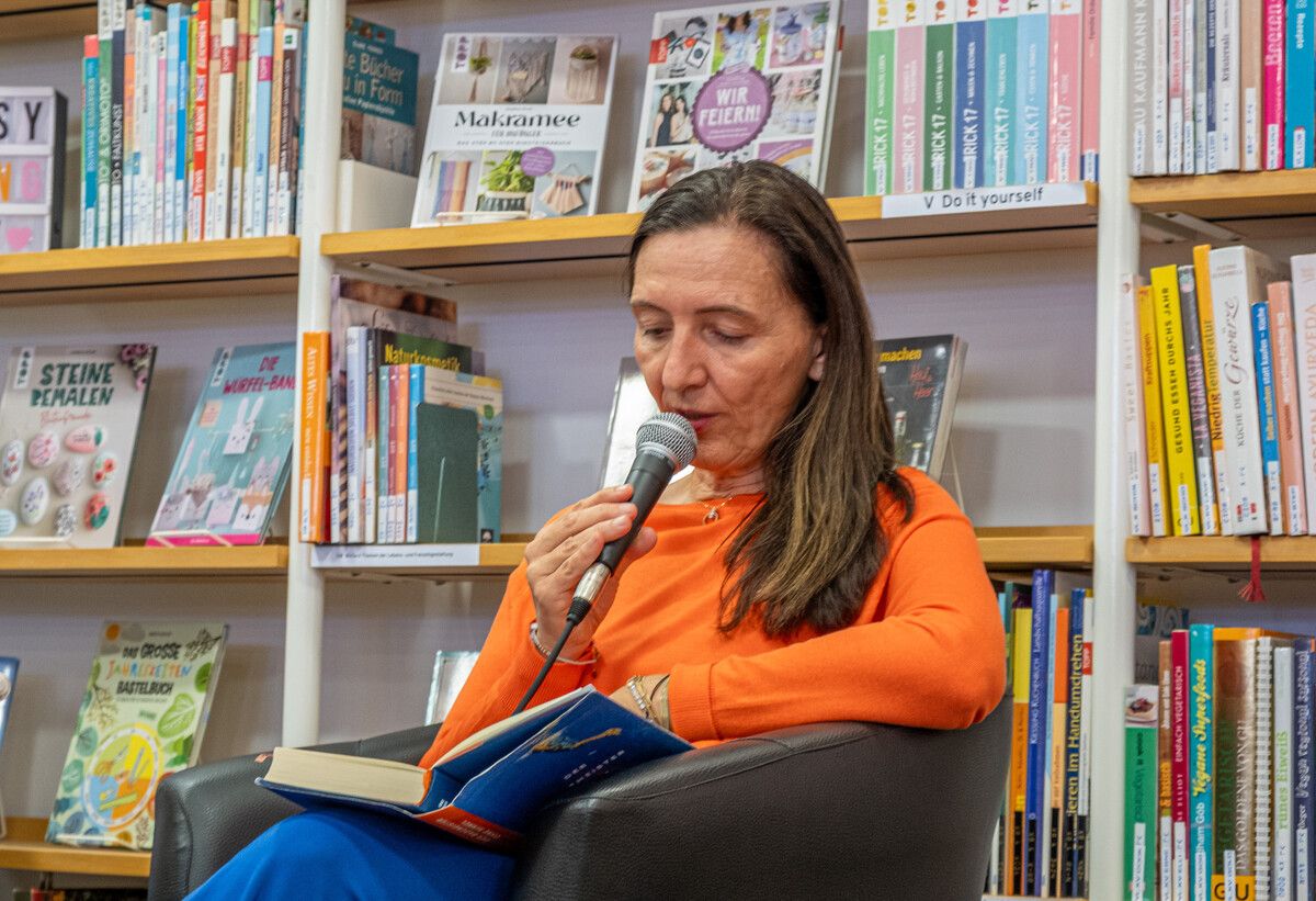 Petra Pellini liest in der Stadtbücherei Bregenz. ⇒Stankovic