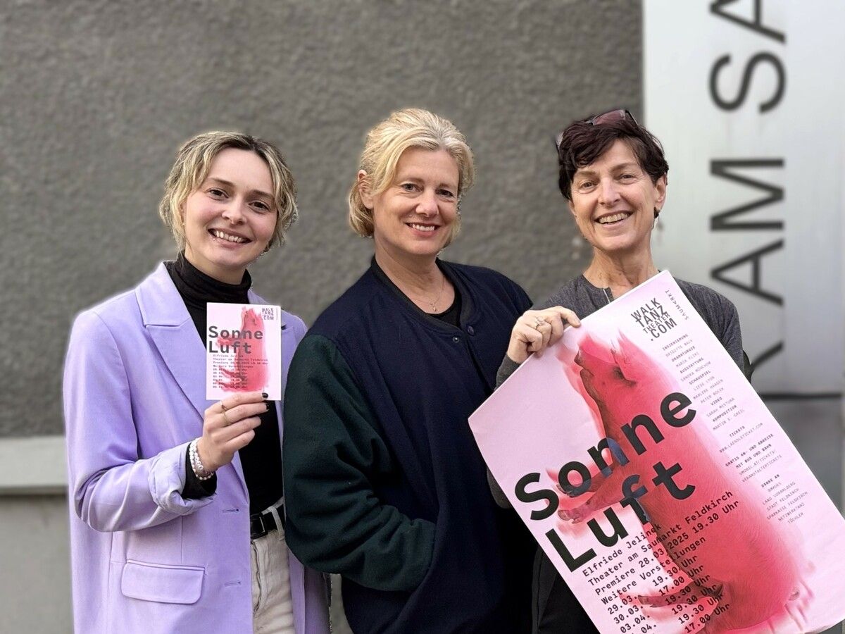 Produktionsleiterin Maria Höfler, Dramaturgin Maria Fliri und Regisseurin Brigitte Walk vor der Premiere.⇒sie (2)