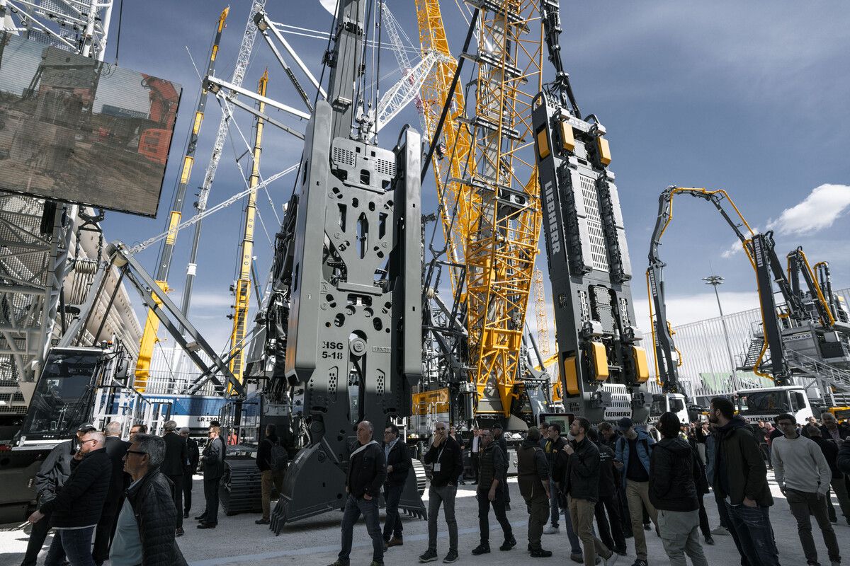 Rund 300.000 Besucher werden bis Messeende auf dem Stand des Unternehmens die modernsten Baumaschinen, die derzeit am Markt sind, besichtigt haben. ⇒FA