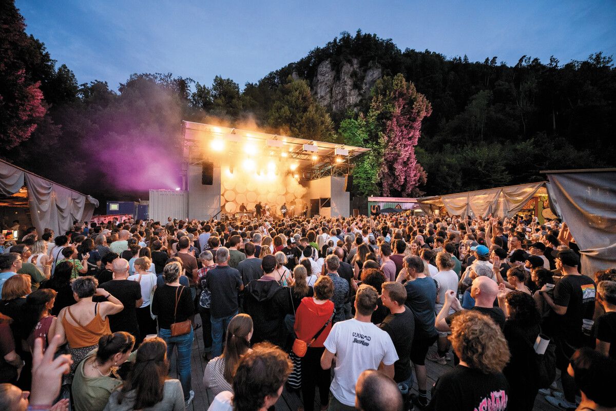 Save the date: Das Poolbar Festival findet von 2. Juli bis 10. August 2025 statt.⇒Veranstalter