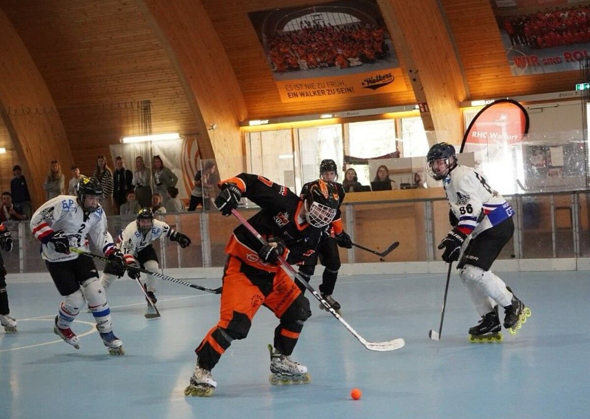 Trotz starker Leistung verlieren die Wolfurt Walkers ihr zweites Saisonspiel gegen die Fight Pigs Gersau knapp mit 6:8.⇒mima