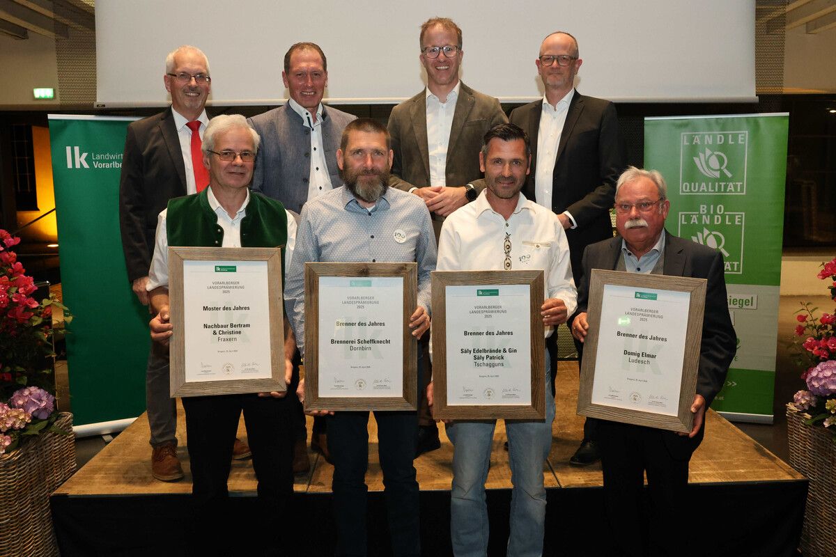 Vorne: Bertram Nachbaur, Werner Scheffknecht, Patrick Säly und Elmar Domig: Hinten. Ulrich Höfert, Präsident Josef Moosbrugger, LR Christian Gantner und Ländle-Qualitätsprodukte-GF Marcel Strauss.⇒Ame