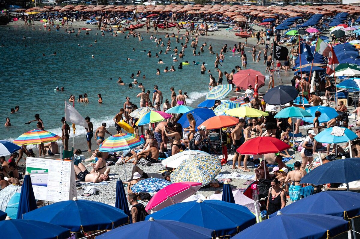 Weil Italien auch diesen Sommer wieder mit einem Tourismusboom rechnet, müssen Urlauber in vielen beliebten Badeortschaften den Strandbesuch im Voraus reservieren.⇒afp