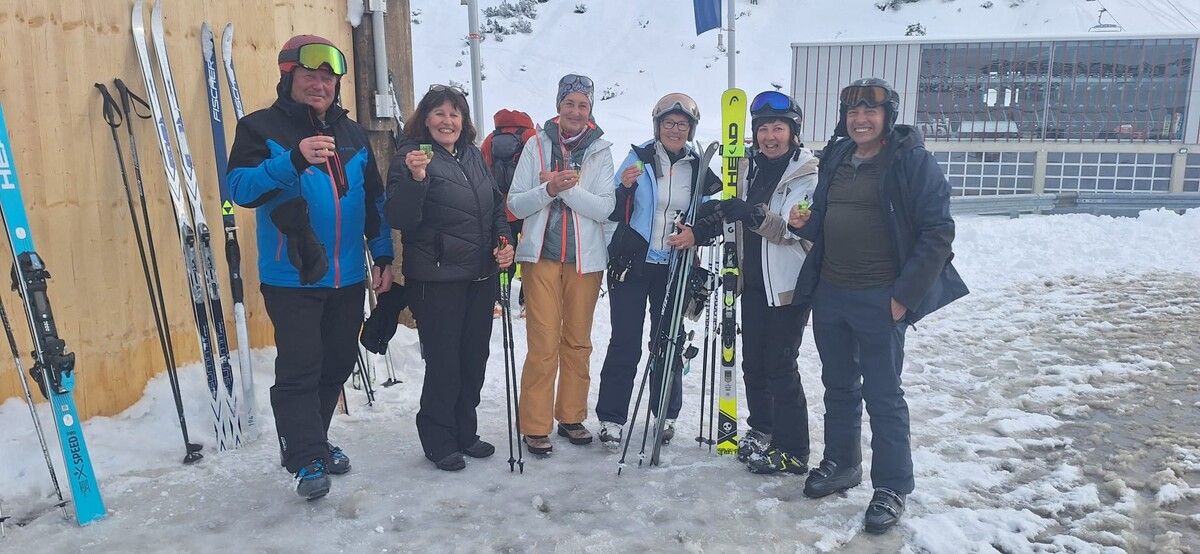 Wintersporttag am Salober: 60 Bregenzerwälder Senioren trotzen Schnee und Wind und genießen einen aktiven Tag in bester Stimmung. ⇒Vorarlberg 50plus Bregenzerwald