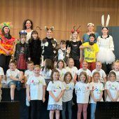 Höchster Kinder führen Musical auf