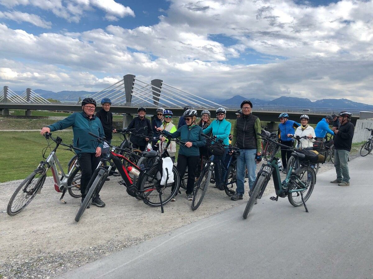 50plus Lochau eröffnete die Radsaison bei 25 Grad mit einer 50-km-Tour ins Rheindelta – dank disziplinierter Gruppe und Guide Konrad ein voller Erfolg. ⇒Vorarlberg 50plus Lochau