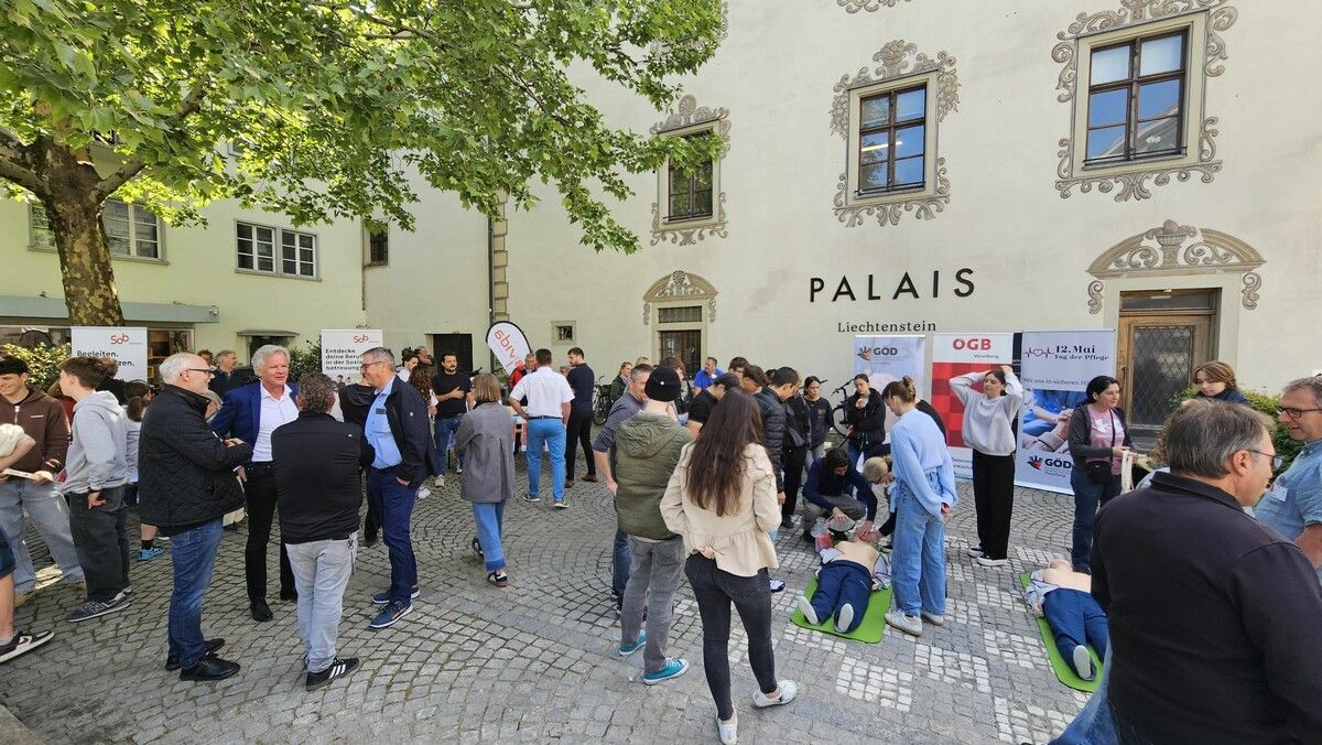 „Alle Augen auf uns“ hieß es bei der Aktion am Montag beim Katzenturm in Feldkirch.
⇒
GPA Vorarlberg