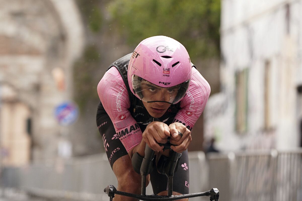 Auf Rang 37 beendete der Giro-Gesamtführende Isaac Del Toro das Einzelzeitfahren.⇒ap