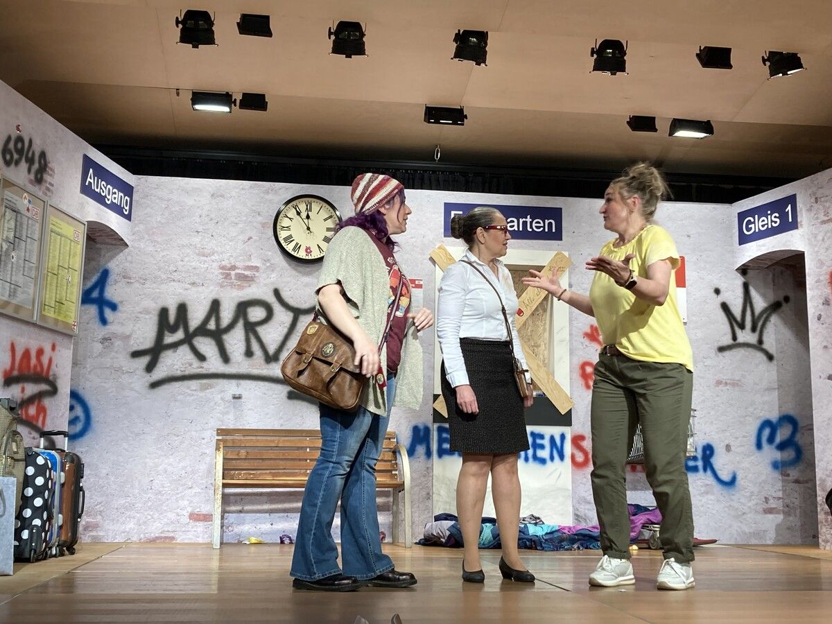 Barbara Steinhofer, Ingrid Hämmerle-Golz und Jasmin Gasser-Zäch in Aktion. ⇒Veronika Hofer(3)