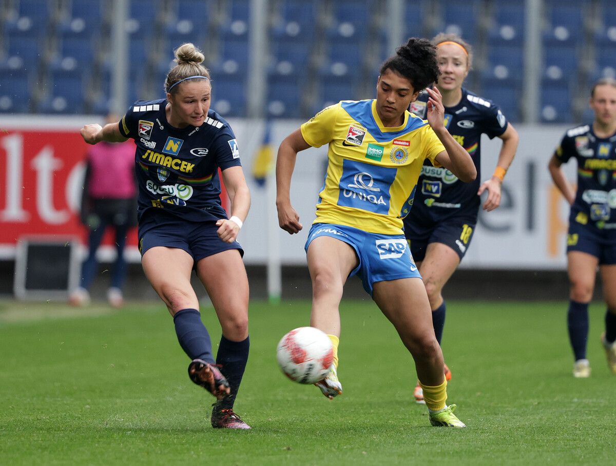 Beim 3:1-Sieg über die Vienna erzielte Carina Brunold den wichtigen Ausgleichstreffer zum 1:1 und brachte ihr Team damit auf die Siegerstraße.⇒gepa