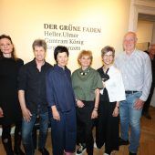 Vier Künstler nehmen grünen Faden auf